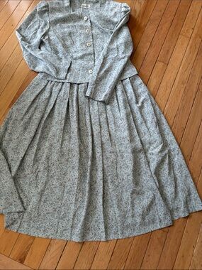 Vintage 70s Blue Floral Pleated Dress with Buttoned Bodice